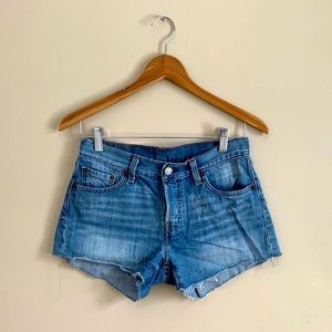 LEVI Strauss Distressed Vintage 501 Denim Shorts in Size 25